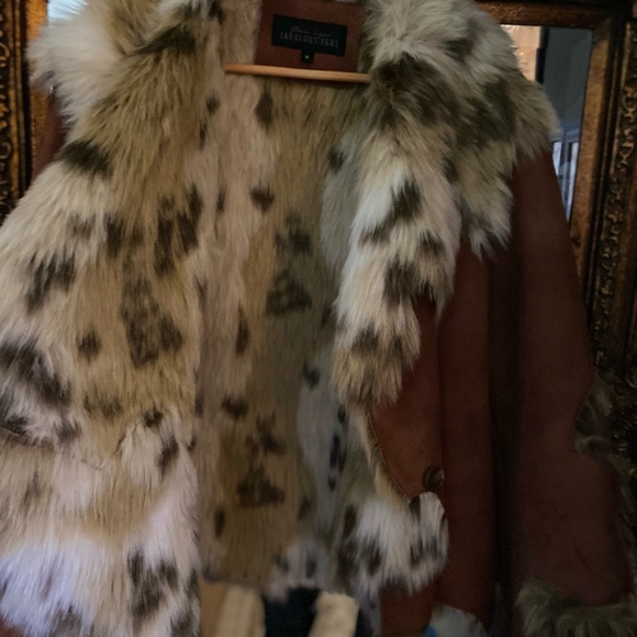 ⭐️FABULOUS FAUX FUR COAT⭐️ - Picture 5 of 6